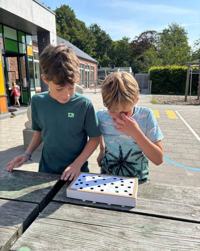 Altijd leuk om te zien hoe onze activiteiten in de praktijk tot leven komen! 🪄

Deze keer ontvingen we een foto van een kinderopvang die met veel plezier aan de slag ging met het Magnetisch Labyrint van @opitecnlbe. 

Met dit project ontdekken kinderen spelenderwijs hoe magnetisme werkt, terwijl ze hun concentratie en fijne motoriek oefenen.

Groot succes!

#opitec #samenwerking #activiteitenplatform #online #kinderopvang #dinck