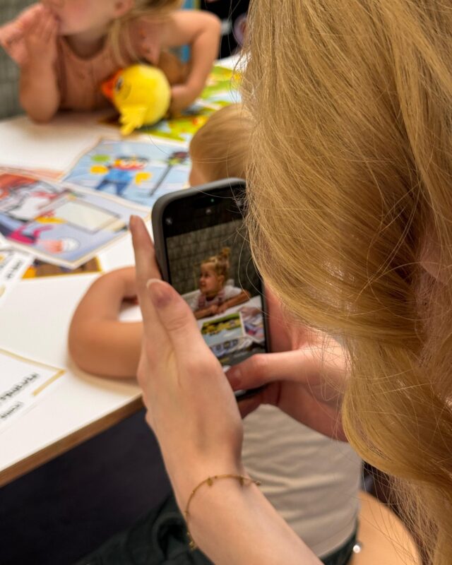 Afgelopen week hebben we een groep kinderen uitgenodigd om onze activiteiten te testen!

Zo mooi om te zien hoe ieder kind er op zijn eigen manier mee aan de slag gaat. Het leverde geweldige foto’s en video’s op. Binnenkort te zien op onze socials! 👀📸

#fotoshoot #testfase #activiteiten #onlineactiviteitenplatform #dinck