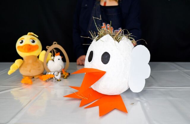 Maak kennis met ons vrolijke papier-maché kuiken!🐣

Deze gezellige activiteit uit de Dinck app is niet alleen leuk om te maken, maar ook perfect om daarna te vullen met paaseitjes, kleine cadeautjes of andere verrassingen. Een creatieve én feestelijke toevoeging aan jouw paasviering!

Wat zou jij erin stoppen?🍫

#dinck #paasactiviteit #kinderopvang #knutselen #pasen #creatiefmetkids #onlineactiviteitenplatform